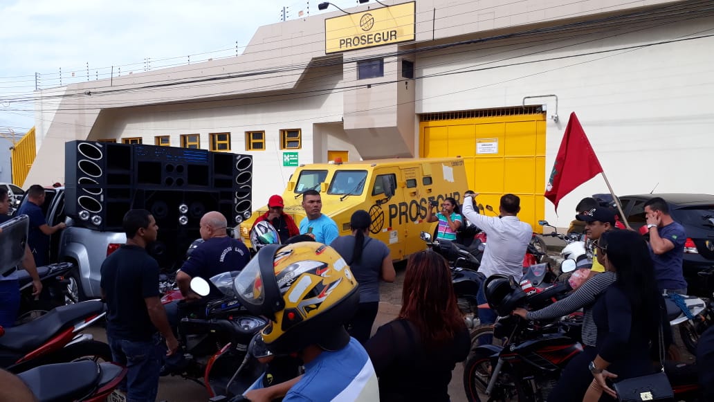 VIGILANTES FAZEM MANIFESTAÇÃO COM BUZINAÇO E CARREATA NAS RUAS DE PORTO VELHO.